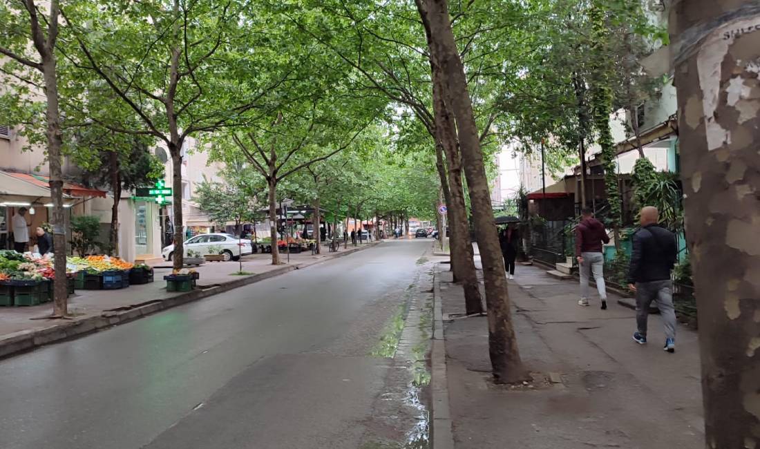 Jepet me qera ambjent biznesi tek Rr. Kavajes, Rr.Ndre Mjeda/ 1000 Euro