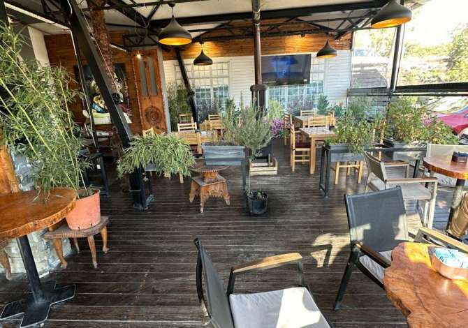 Jepet ambjent biznesi  me qera tek kopshti Zologjik/ 80,000 ALL