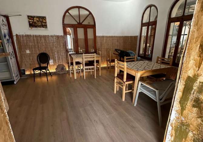 Jepet ambjent biznesi  me qera tek kopshti Zologjik/ 80,000 ALL