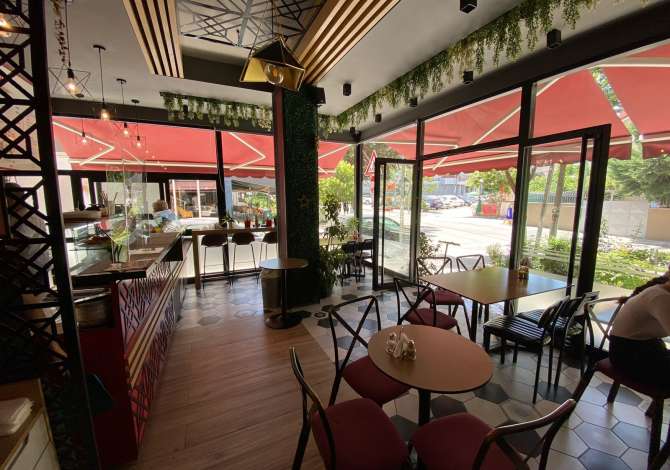 Shitet biznesi Fast Food tek Komuna e Parisit/ 25,000€