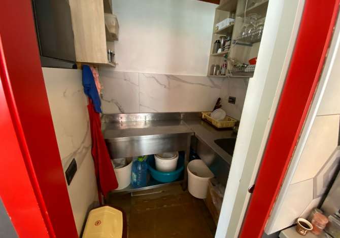 Shitet biznesi Fast Food tek Komuna e Parisit/ 25,000Euro