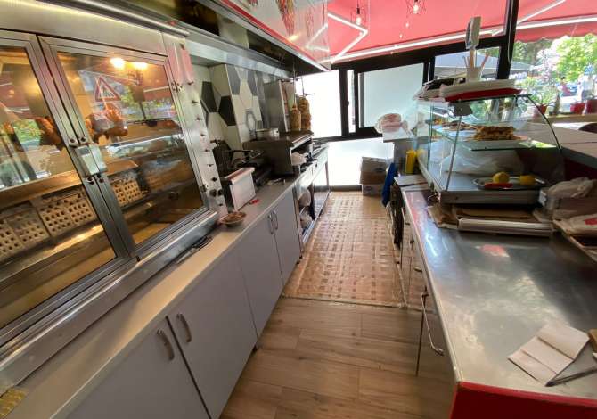 Shitet biznesi Fast Food tek Komuna e Parisit/ 25,000Euro
