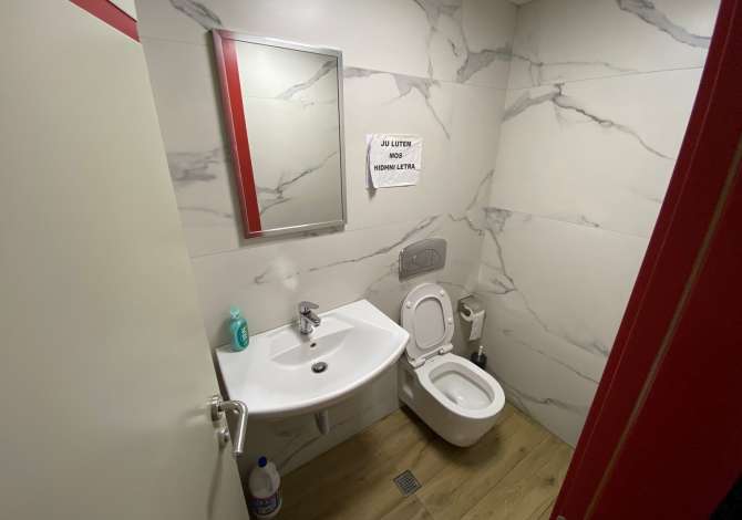 Shitet biznesi Fast Food tek Komuna e Parisit/ 25,000Euro