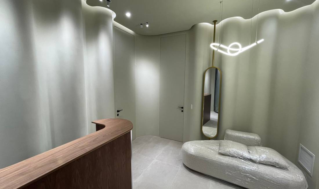 Jepet me qera ambjent biznesi ne Bllok, prane Xheko Imperial/ 1300 euro