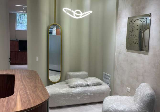 Jepet me qera ambjent biznesi ne Bllok, prane Xheko Imperial/ 1300 euro