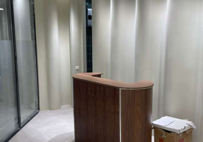 Jepet me qera ambjent biznesi ne Bllok, prane Xheko Imperial/ 1300 euro