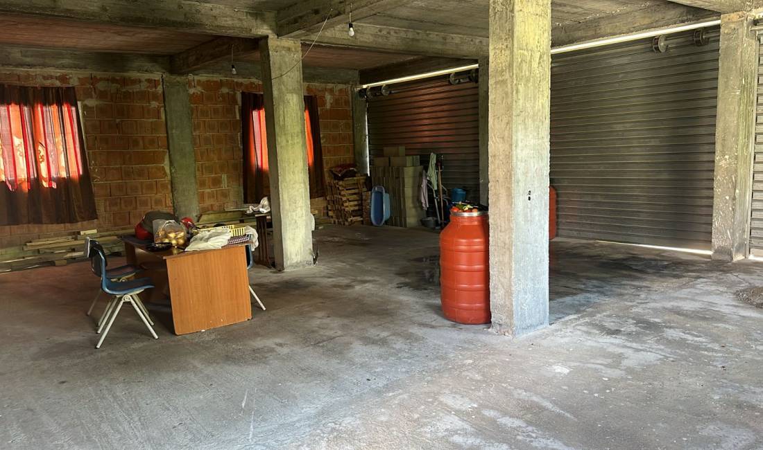 Jepet magazine me qira ne Bathore, Kamez/ 300 euro