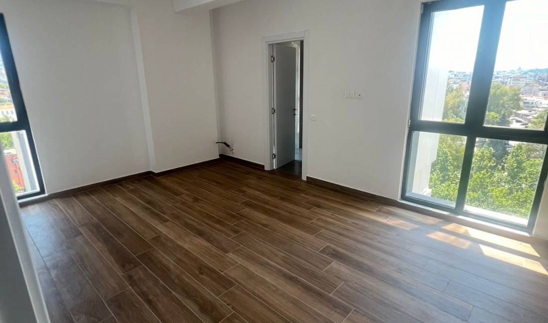 Appartamento in affitto a Tirana 3+1, Vuoto