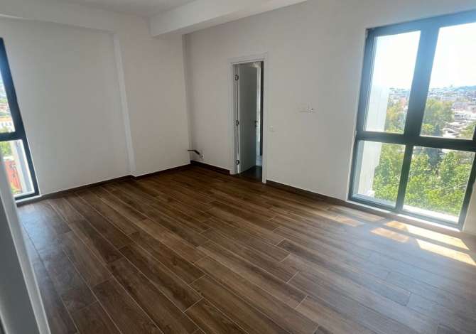 Jepet me qera apatament 3+1+2 tek Farmacia 10/ 500 euro