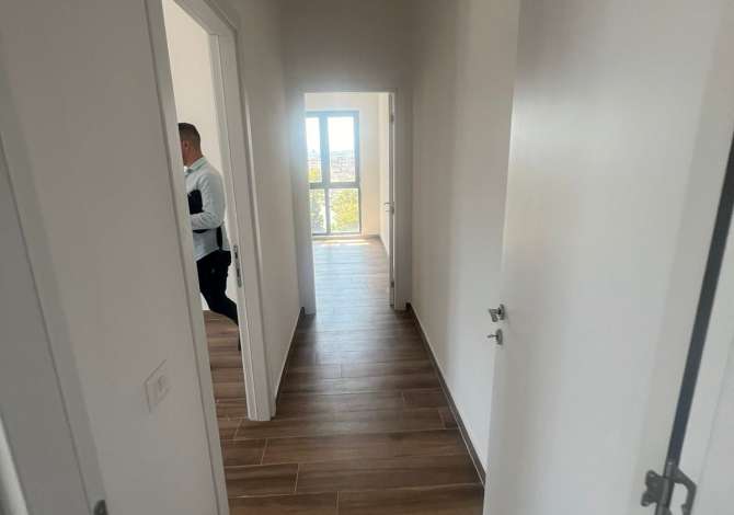 Appartamento in affitto a Tirana 3+1, Vuoto