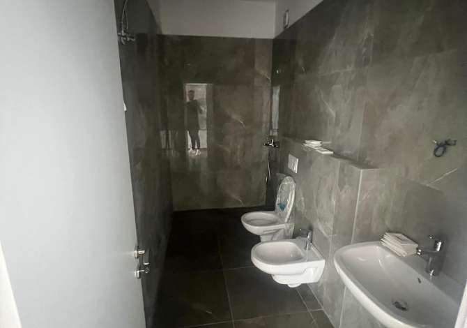 Appartamento in affitto a Tirana 3+1, Vuoto