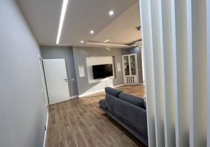 Shtepi ne shitje Apartament ne Tirane, 2+1, Mobilimi Pjeserisht e mobiluar, Pagesa 160,000  Euro.