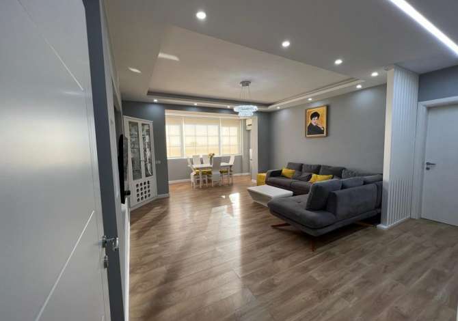 Shtepi ne shitje Apartament ne Tirane, 2+1, Mobilimi Pjeserisht e mobiluar, Pagesa 160,000  Euro.