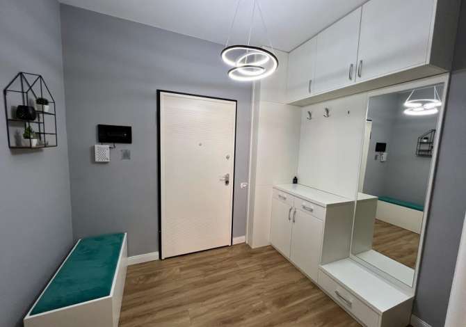 Shtepi ne shitje Apartament ne Tirane, 2+1, Mobilimi Pjeserisht e mobiluar, Pagesa 160,000  Euro.