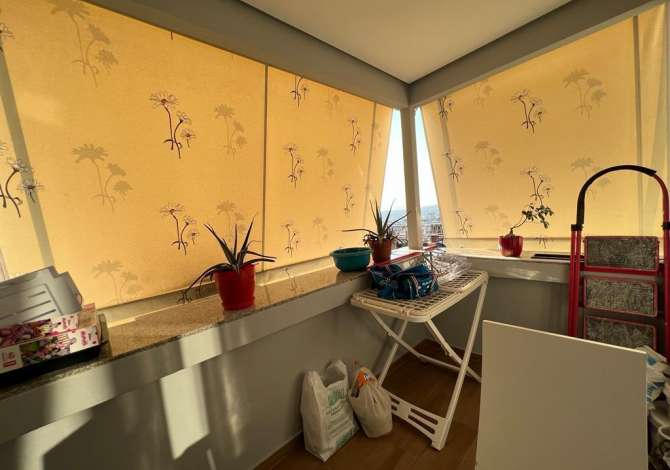 Shtepi ne shitje Apartament ne Tirane, 2+1, Mobilimi Pjeserisht e mobiluar, Pagesa 160,000  Euro.