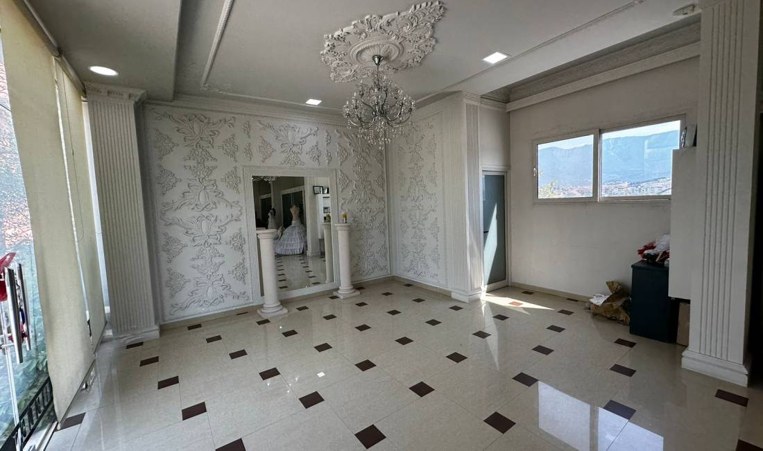 Jepet me qera dyqan ne afersi te Tirana east Gate (teg)