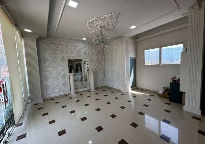 Jepet me qera dyqan ne afersi te Tirana east Gate (teg)