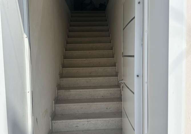 Jepet ambient komercial me qera ne Yrshek/ 750 euro