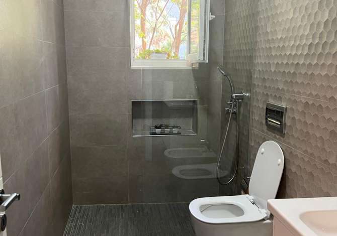 Jepet me qera amjent biznesi per zyre tek Stadiumi Dinamo, prane Restorant Pa Pirunj