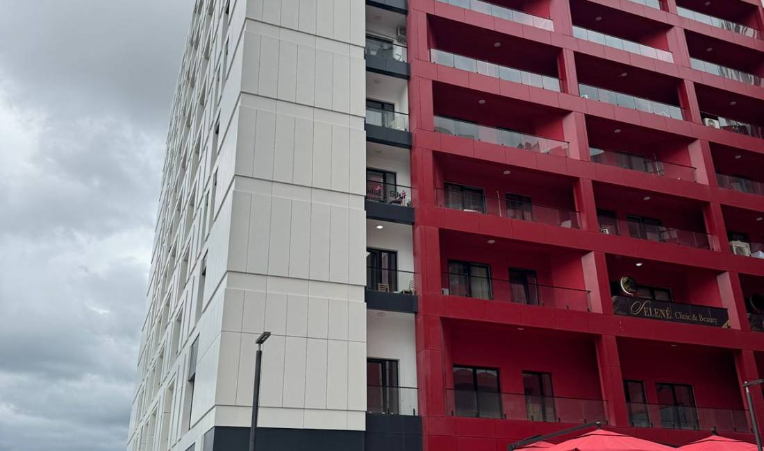 Jepet me qira dyqan tek Farmacia 10/ 800 euro