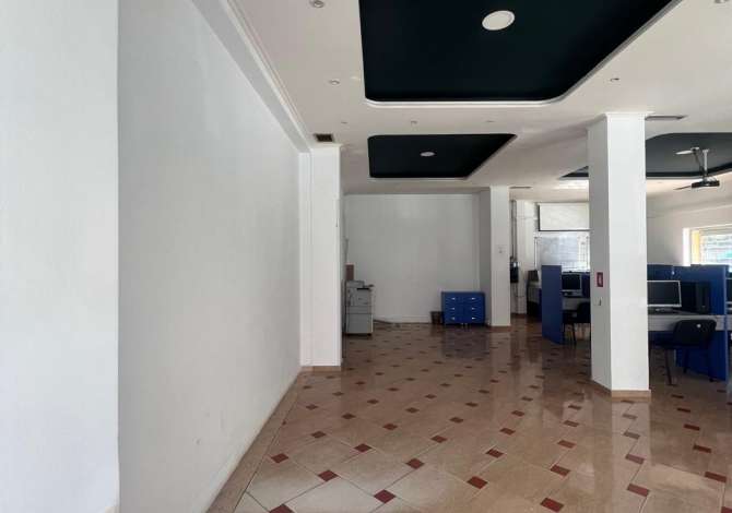 Jepet me qera ambjent Open Space prane Vasil Shantos/ 800 Euro