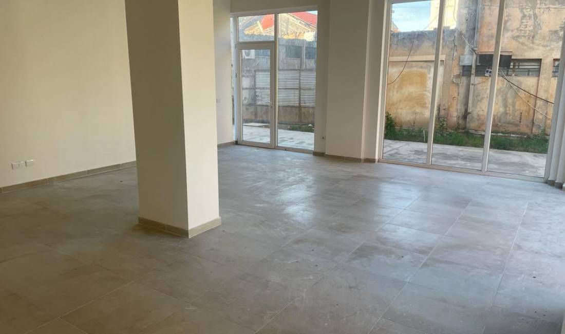 Jepet ambjent biznesi me qera tek Rr. Dibres/ 500 euro