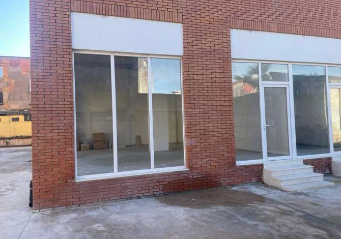 Jepet ambjent biznesi me qera tek Rr. Dibres/ 500 euro