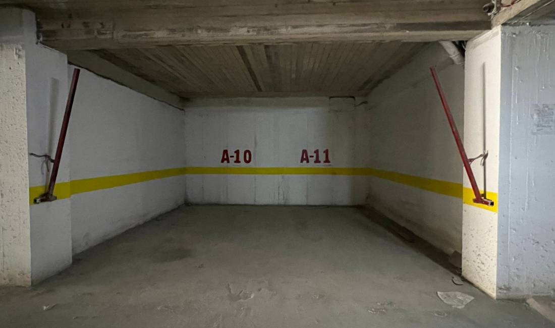 Shiten 2 garazhde ne Yzberisht, prane KMY/ 36,000 euro