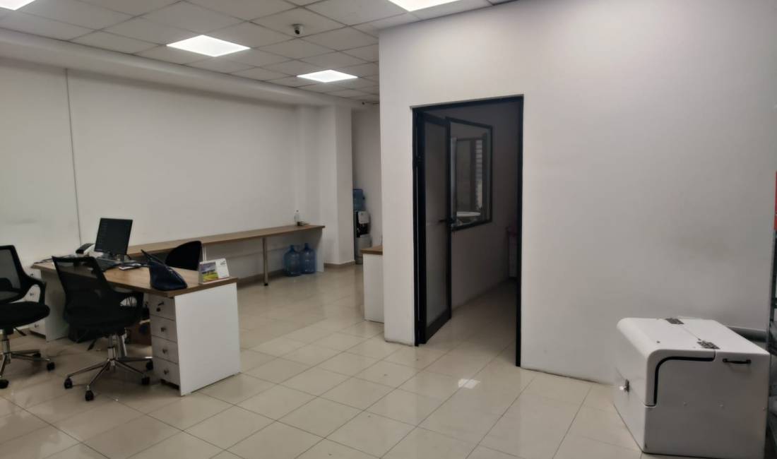 Jepet me qera ambient biznes ne Komunen e Parisit/ 80,000 ALL