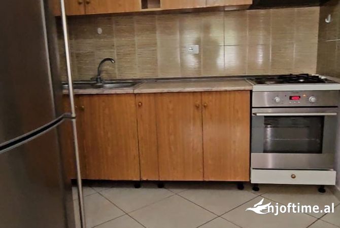 Shtepi me qera Apartament ne Tirane, 1+1, Mobilimi E mobiluar, Pagesa 370  Euro.