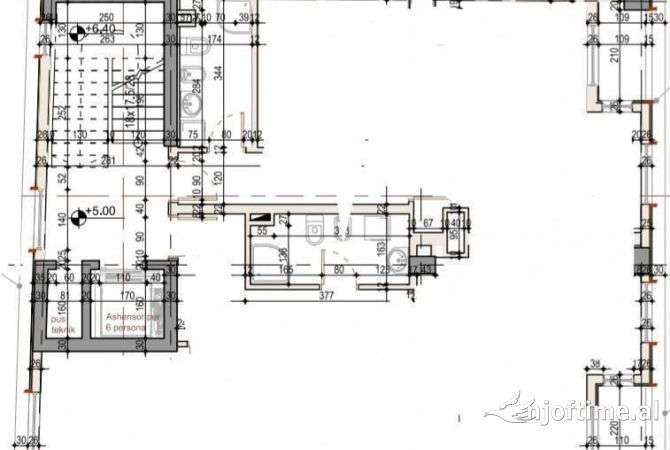 Ambiente Commerciale in Affitto 1+1 a Tirana - 2,000 Euro