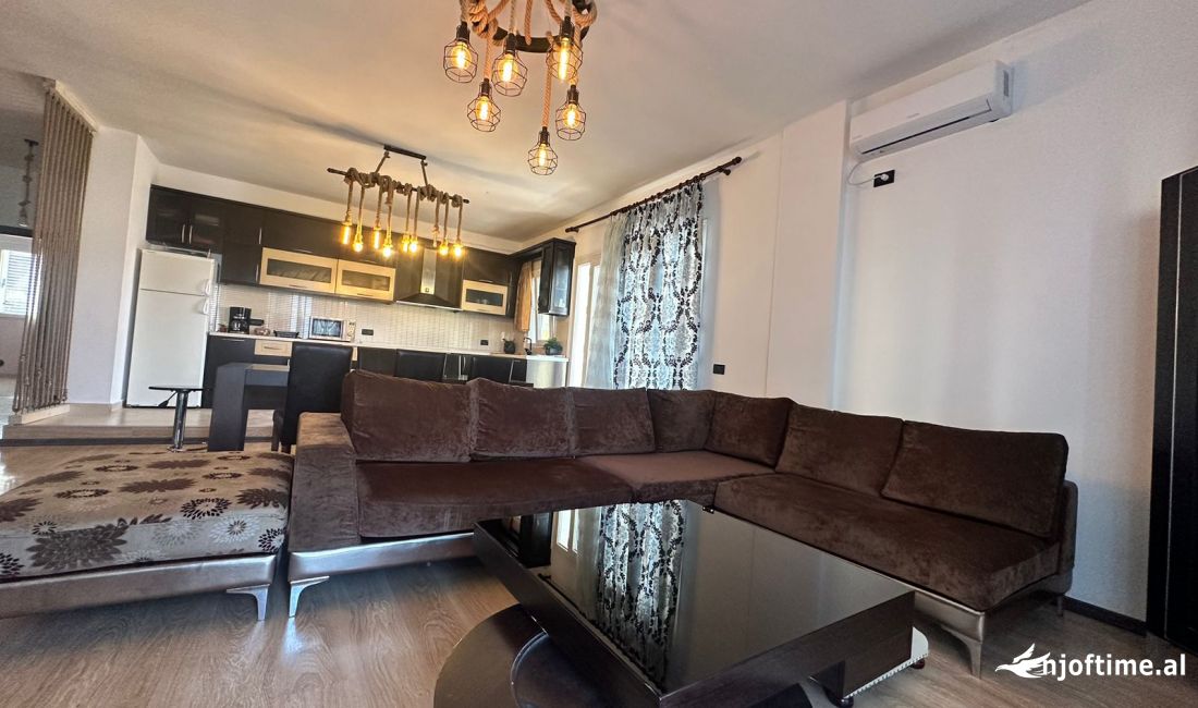 Shtepi me qera Apartament ne Tirane, 3+1, Mobilimi E mobiluar, Pagesa 800  Euro.