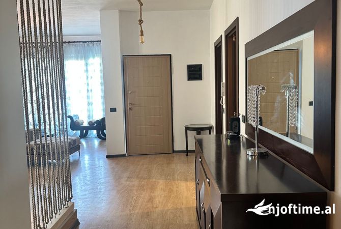 Shtepi me qera Apartament ne Tirane, 3+1, Mobilimi E mobiluar, Pagesa 800  Euro.