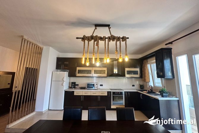 Shtepi me qera Apartament ne Tirane, 3+1, Mobilimi E mobiluar, Pagesa 800  Euro.