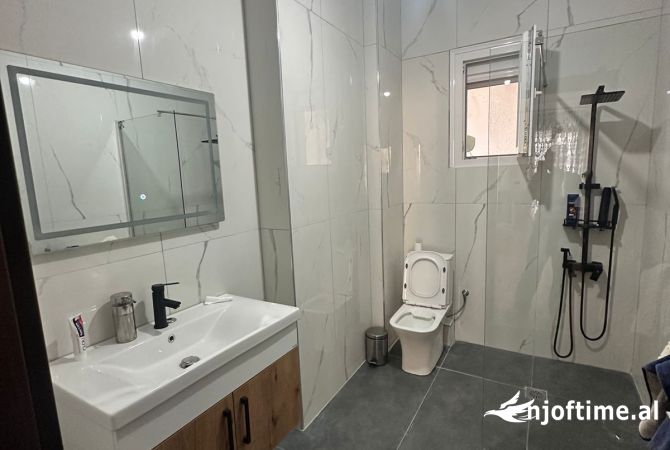 Shtepi me qera Apartament ne Tirane, 3+1, Mobilimi E mobiluar, Pagesa 800  Euro.
