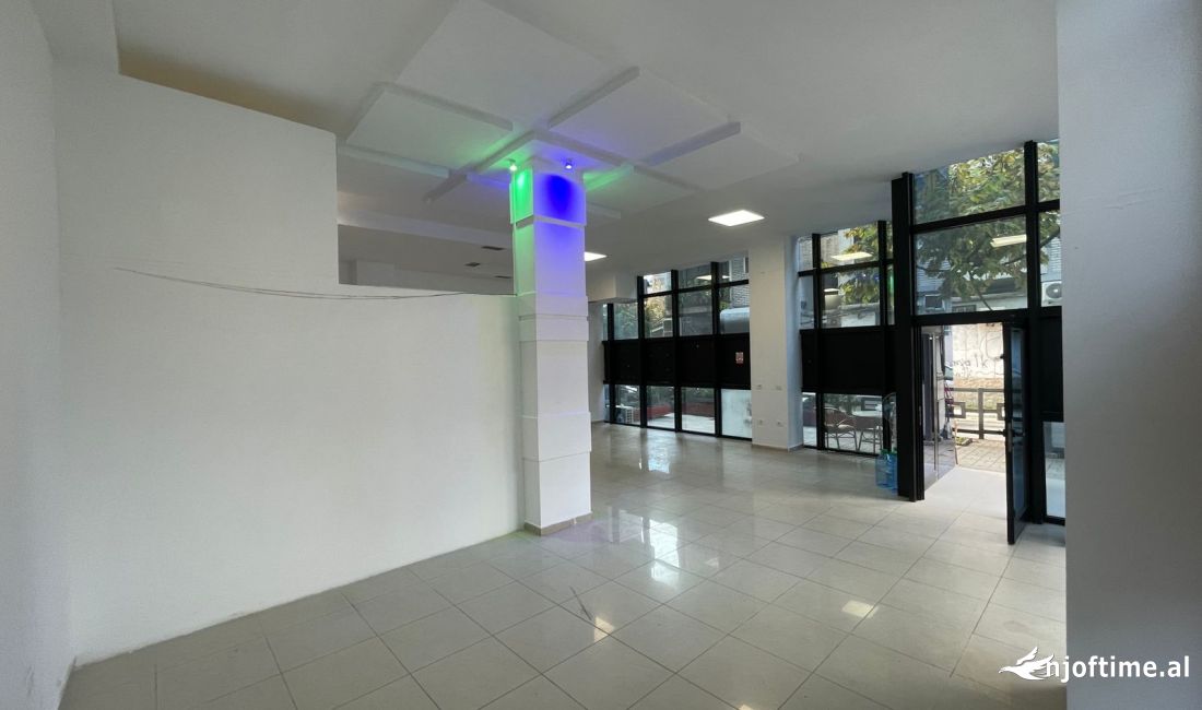 Jepet ambinet me qera tek Brryli/ 850Euro