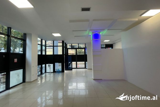 Ambiente Commerciale in Affitto 1+1 a Tirana - 850 Euro