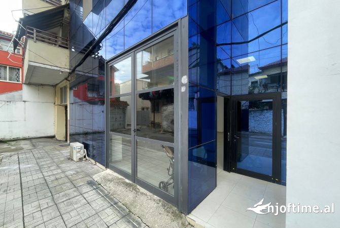 Ambiente Commerciale in Affitto 1+1 a Tirana - 850 Euro