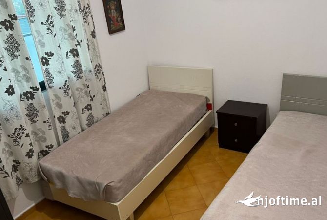 Shtepi me qera Apartament ne Tirane, 2+1, Mobilimi E mobiluar, Pagesa 450  Euro.