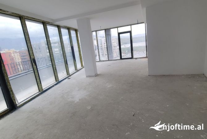 Appartamento in vendita a Tirana 3+1, Vuoto