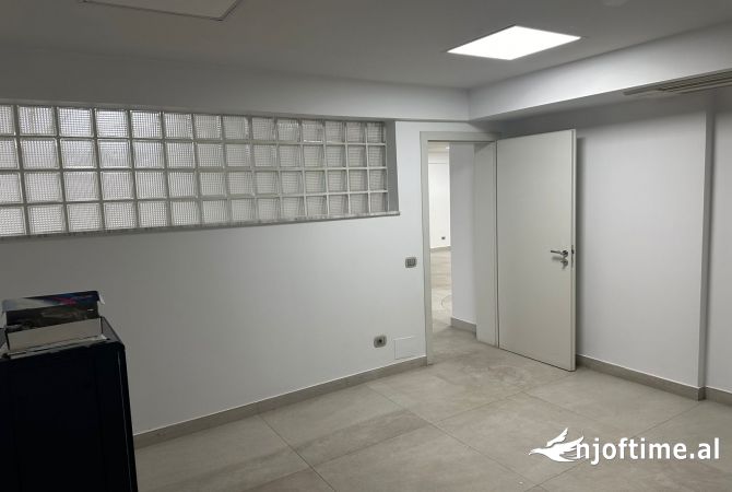 Jepet me qera ambient biznesi ne Laprake/ 1,500 Euro