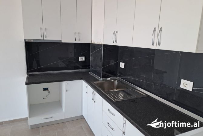 Appartamento in affitto a Tirana 2+1, Vuoto