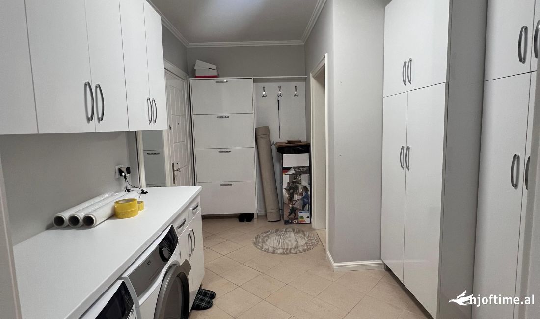 Shtepi ne shitje Apartament ne Tirane, 2+1, Mobilimi E mobiluar, Pagesa 295,000  Euro.