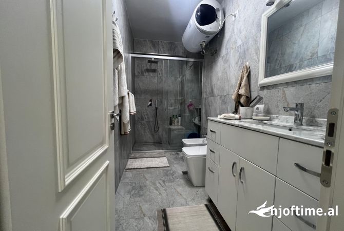 Shtepi ne shitje Apartament ne Tirane, 2+1, Mobilimi E mobiluar, Pagesa 295,000  Euro.