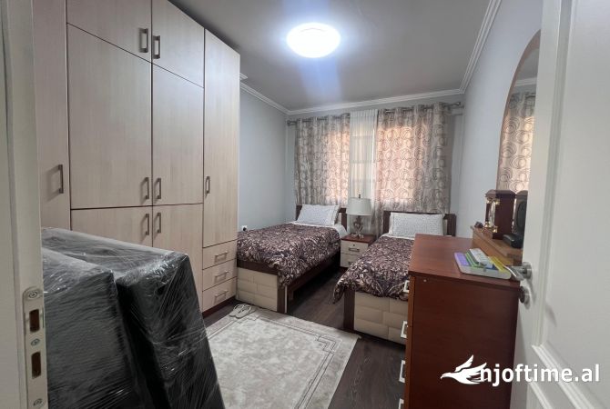 Shtepi ne shitje Apartament ne Tirane, 2+1, Mobilimi E mobiluar, Pagesa 295,000  Euro.