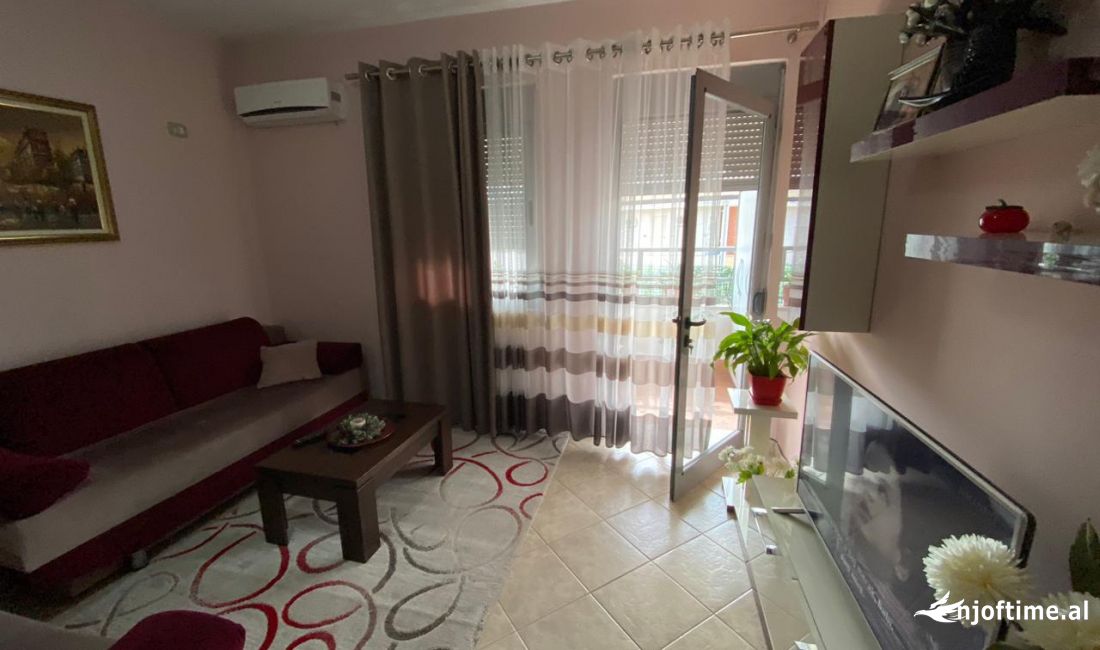 Shtepi me qera Apartament ne Tirane, 2+1, Mobilimi E mobiluar, Pagesa 600  Euro.