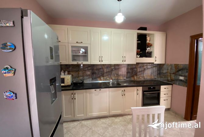 Shtepi me qera Apartament ne Tirane, 2+1, Mobilimi E mobiluar, Pagesa 600  Euro.