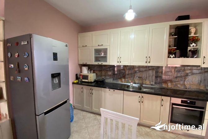 Shtepi me qera Apartament ne Tirane, 2+1, Mobilimi E mobiluar, Pagesa 600  Euro.