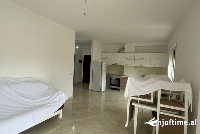 Shtepi ne shitje Apartament ne Tirane, 2+1, Mobilimi Pjeserisht e mobiluar, Pagesa 103,000  Euro.