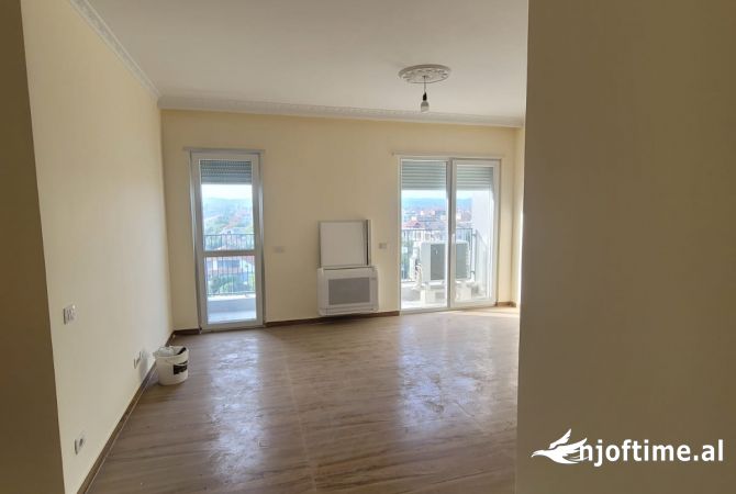 Shtepi ne shitje Apartament ne Tirane, 1+1, Mobilimi Bosh, pa mobiluar, Pagesa 118,500  Euro.